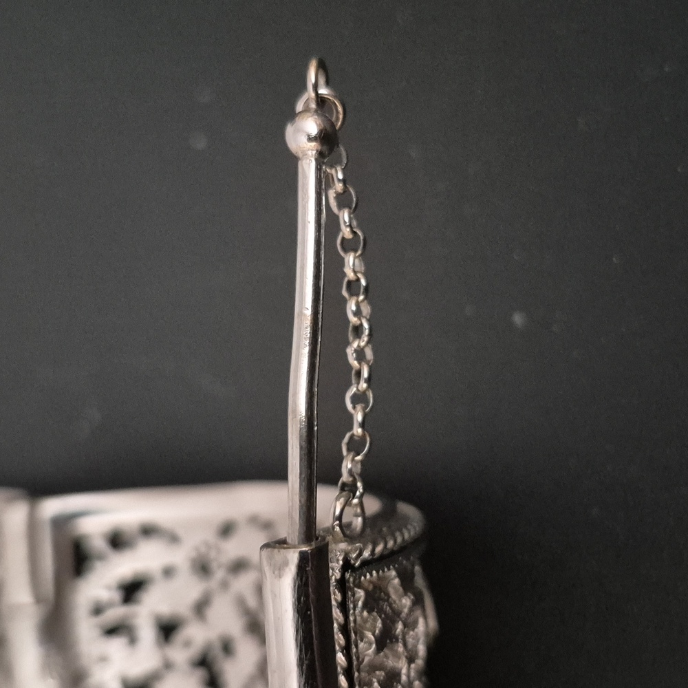 ***SOLD***SOLD*** Chanel 2010 Fall cuff. - Picture 4 of 6